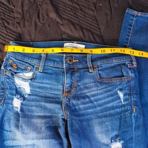 Slightly distressed skinnies - Picture 4 of 7